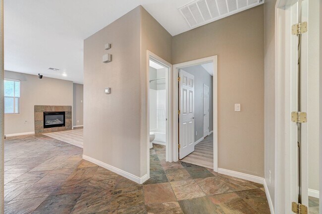 Building Photo - 1st MONTH FREE! Lone Mountain Heights Luxu...