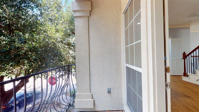 Building Photo - 328 Malone St