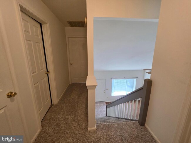 Building Photo - 9 Gristmill Dr