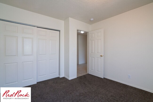 Building Photo - 2620 E 700 N