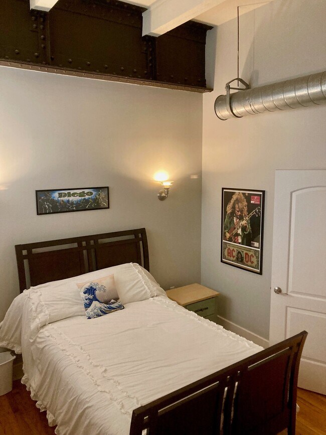 Building Photo - 415 22nd St