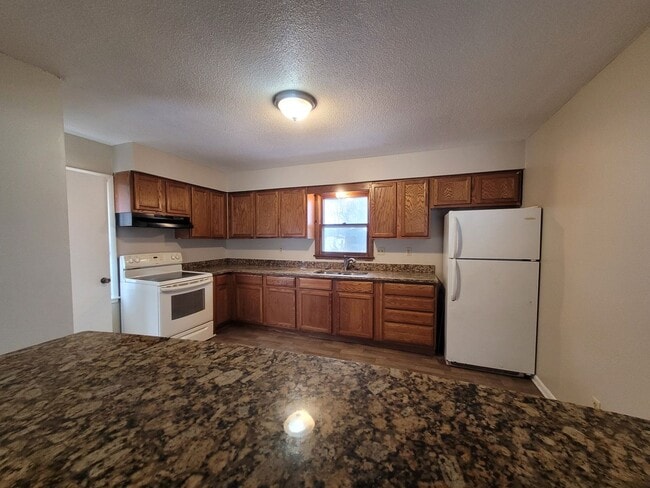 Building Photo - Four Bedroom Single-Family Home