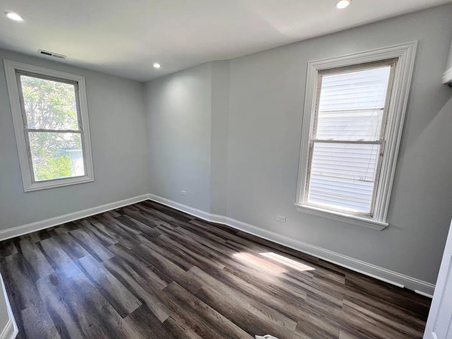 Building Photo - 3840 W Diversey Ave