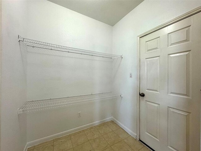 Building Photo - 701 Ranier Ln