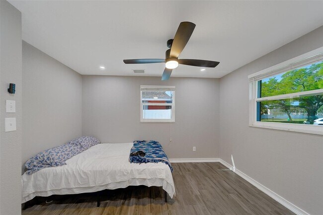 Building Photo - 7849 86th Way N