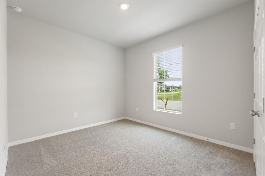 Building Photo - 704 Treehouse Ln