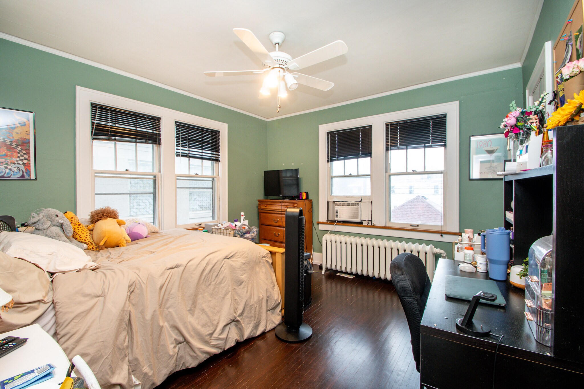 Building Photo - 1411 W Barker Ave