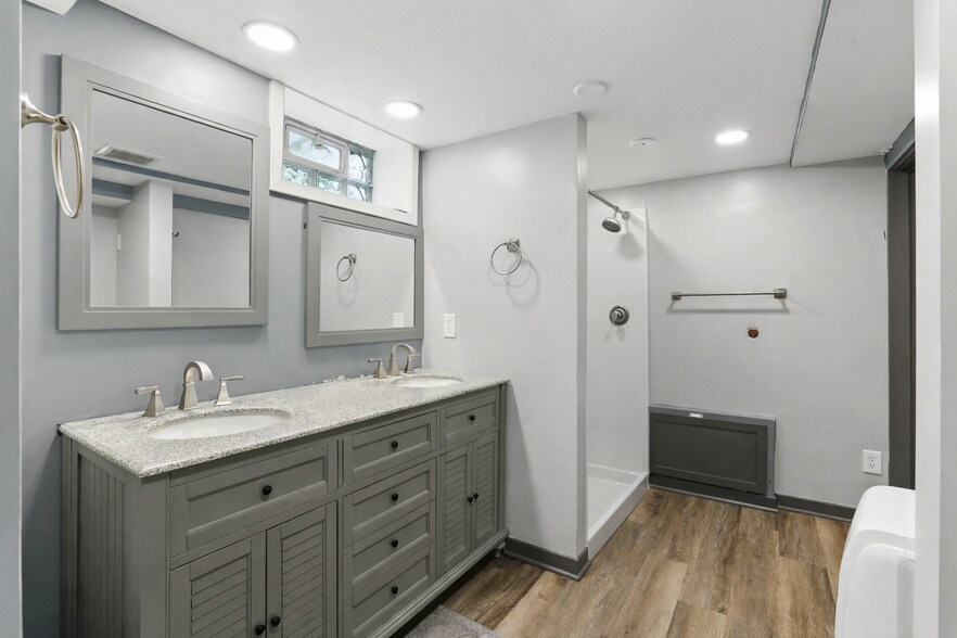 Building Photo - 1468 Carroll Ave