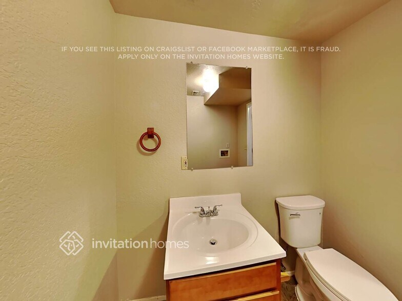 Building Photo - 605 187th St E