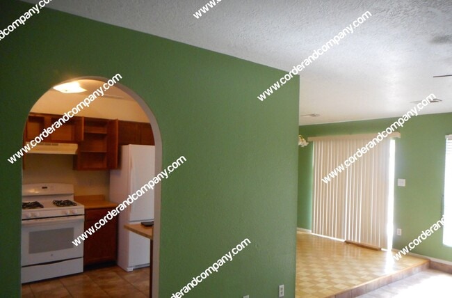 Building Photo - Nice 3 Bedrooms, 1 3/4 Bathroom, 2 Car Gar...