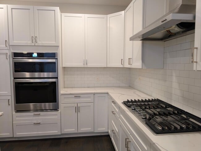 Primary Photo - 751 N 6th St