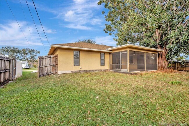 Building Photo - 252 NW Lincoln Ave