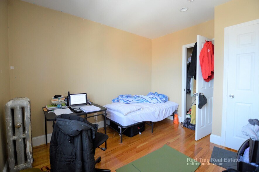 Building Photo - 76 Egmont St