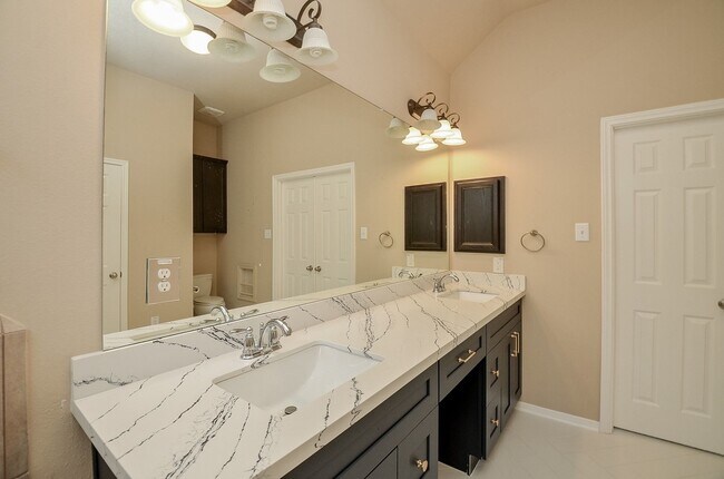 Building Photo - 3307 Home Point Dr