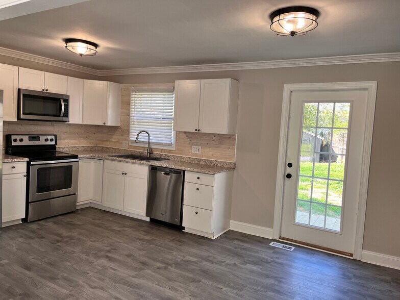 Building Photo - 3747 Branding Iron Dr