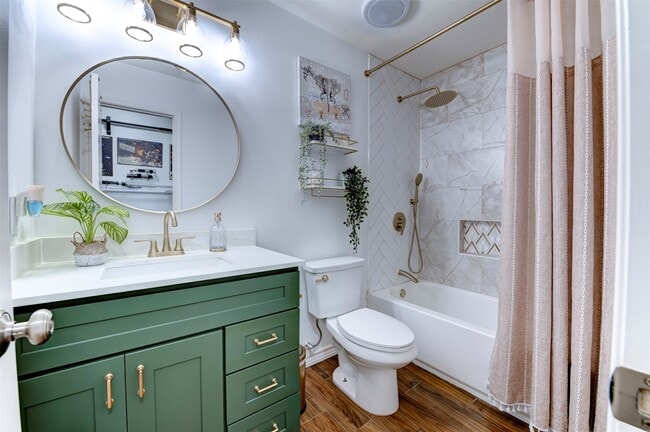 Building Photo - 1423 Sand Lake Ln