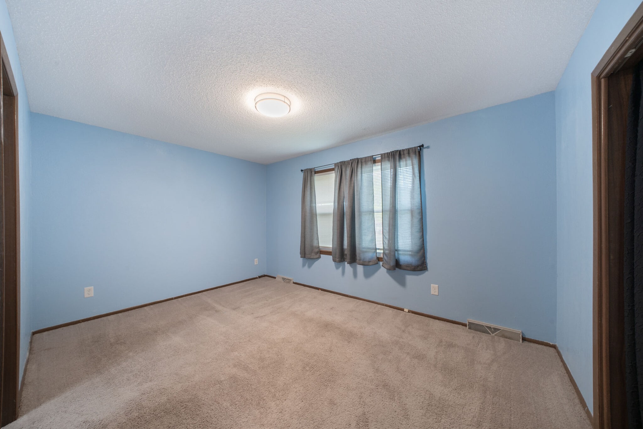 Building Photo - 617 N Willow Dr