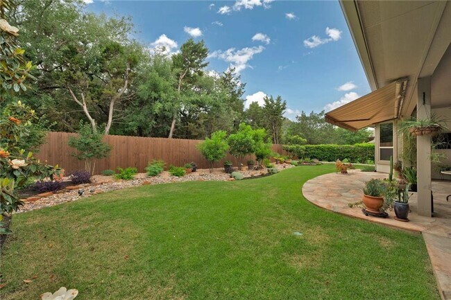 Building Photo - 205 Lake Como Dr