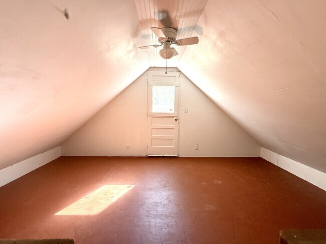 Building Photo - 535 Woodlawn Dr