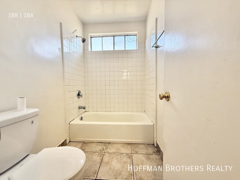Building Photo - 838 N Normandie Ave