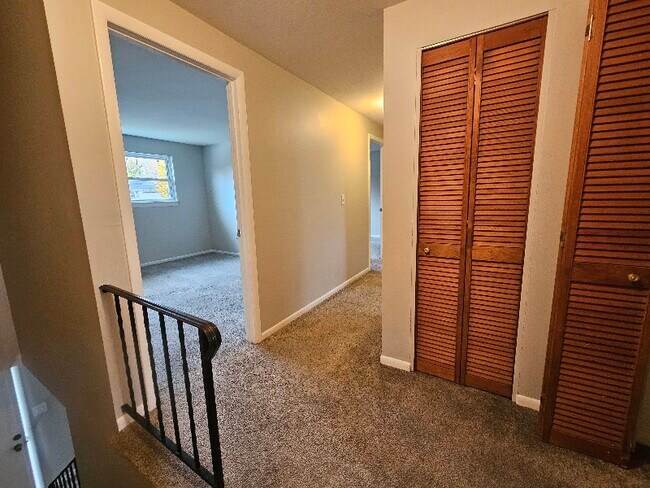 Building Photo - 608 Sunflower Dr