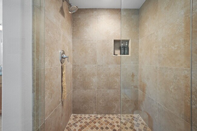 Building Photo - 43795 Acacia Dr