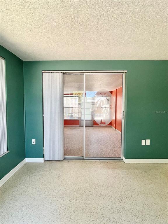 Building Photo - 10120 Willow Dr