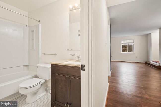 Building Photo - 123 W Conway St