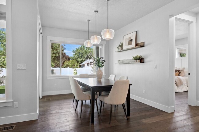 Building Photo - Modern Rustic Luxury Just Minutes from Dow...