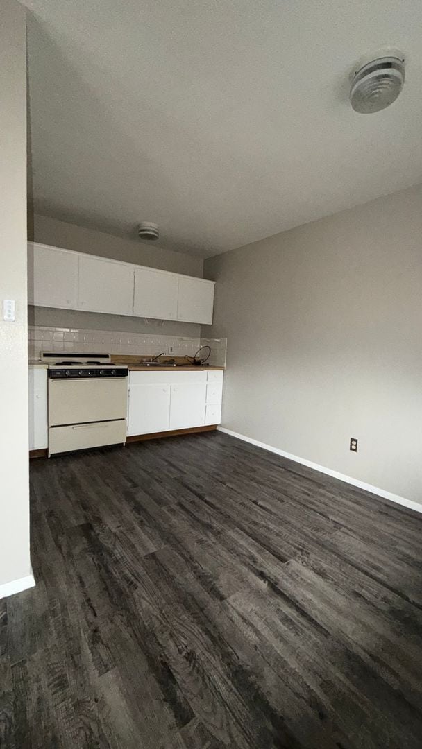 Building Photo - ak1515