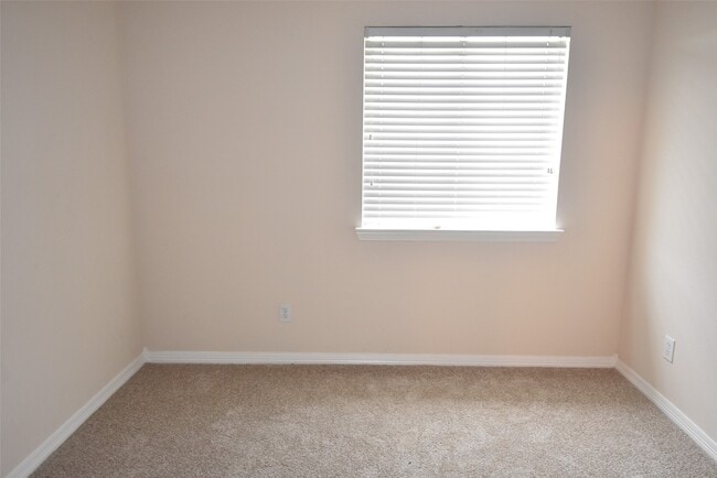 Building Photo - 21399 Forest Colony Dr