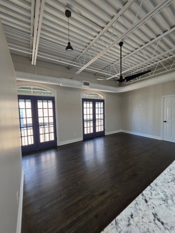 Building Photo - 1611 White Way