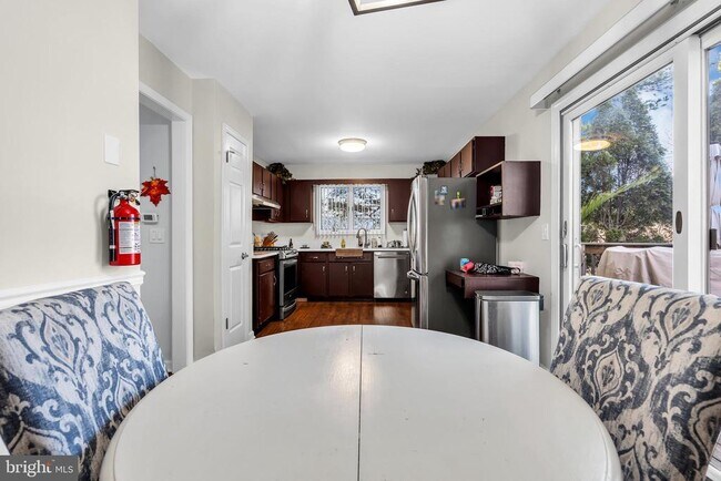 Building Photo - 2 Leicester Ln