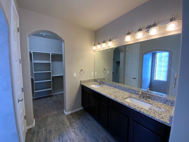 Building Photo - Recent Construction Luxury 4 Bedroom Home Available Near 528 / 550 in Rio Rancho!