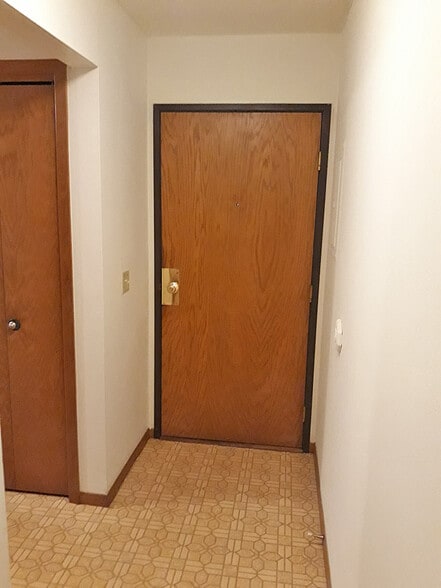 Building Photo - 608 N 4th St