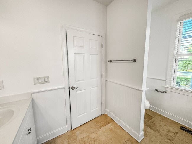 Building Photo - Fully Furnished Waterfront Elegance on Mai...