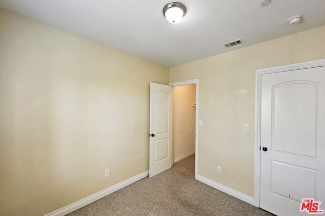 Building Photo - 1432 1/2 Ricardo St