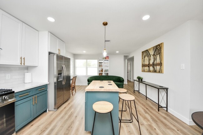 Building Photo - 5115 Clay St