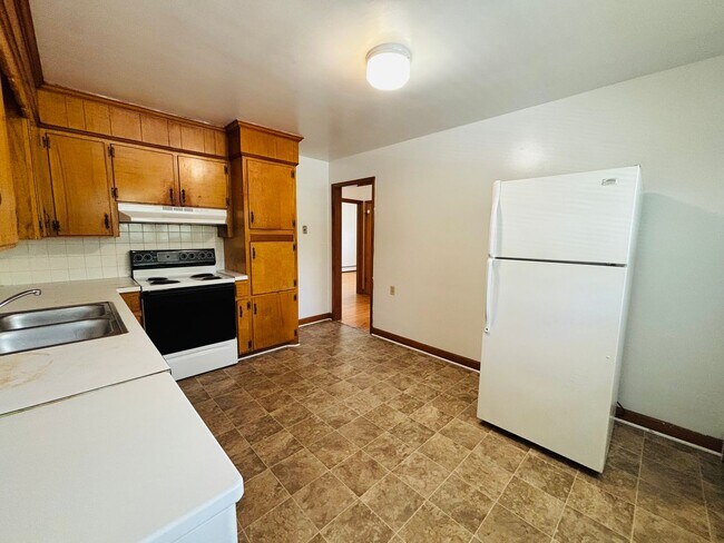Building Photo - 208 Broce Dr
