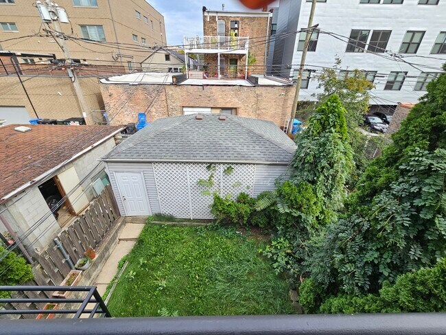 Building Photo - 1069 N Marshfield Ave