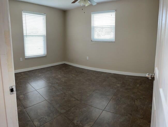 Building Photo - Maltz