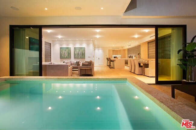 Building Photo - 508 N Sweetzer Ave