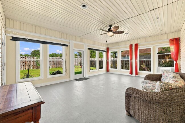 Building Photo - 257 Silver Creek Loop