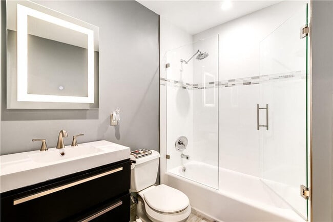 Building Photo - 2948 NE 35th Ct