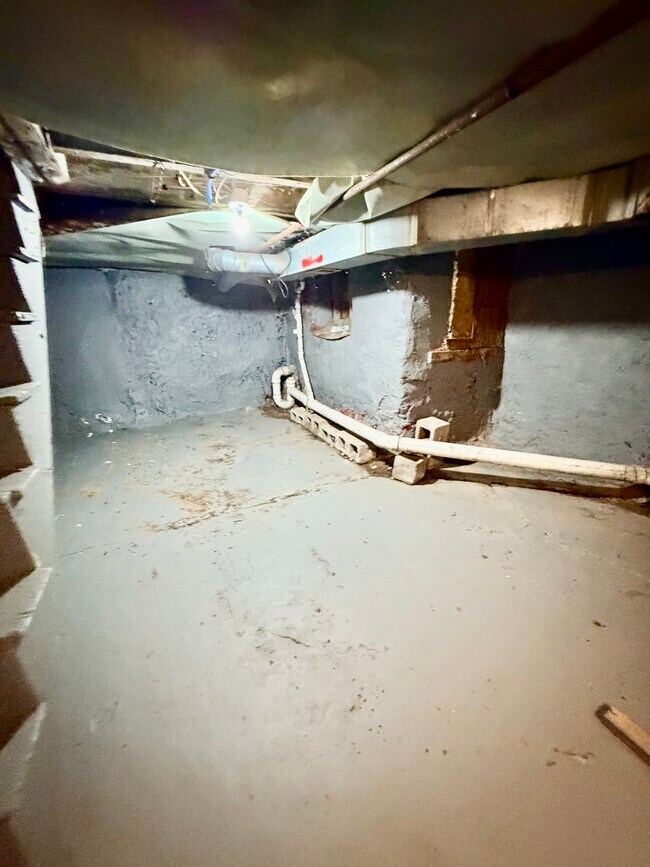 Building Photo - 5627 Malcolm St