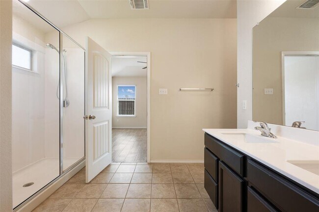 Building Photo - 208 Plata Ln