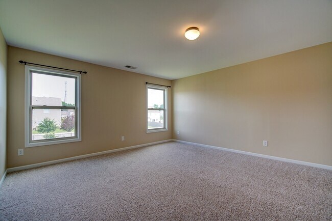 Building Photo - Gorgeous 4/5 BR, 3 BA, 2 Car Garage Home with Fenced Backyard and Large Storage Unit