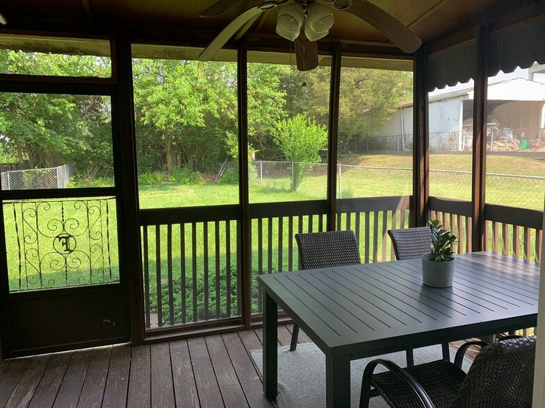 Building Photo - 411 10th Ave