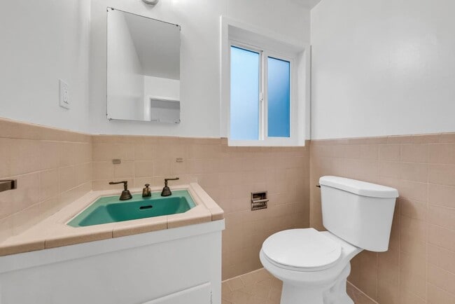 Building Photo - 280 Angelita Ave