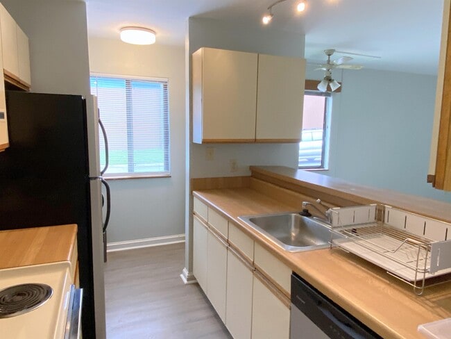 Building Photo - 1002 Linden Ave